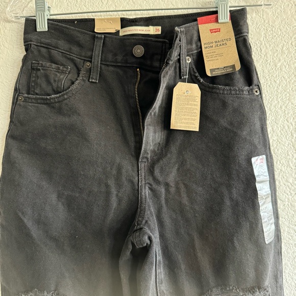 Levi’s High-Waisted Mom Jeans Black 26x27 - Picture 6 of 6